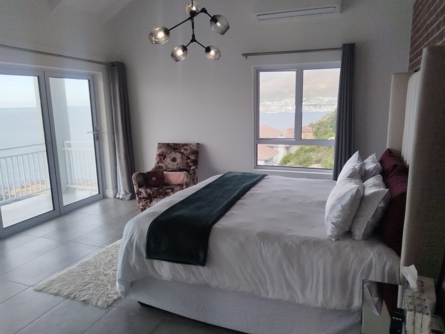 To Let 4 Bedroom Property for Rent in Glencairn Western Cape